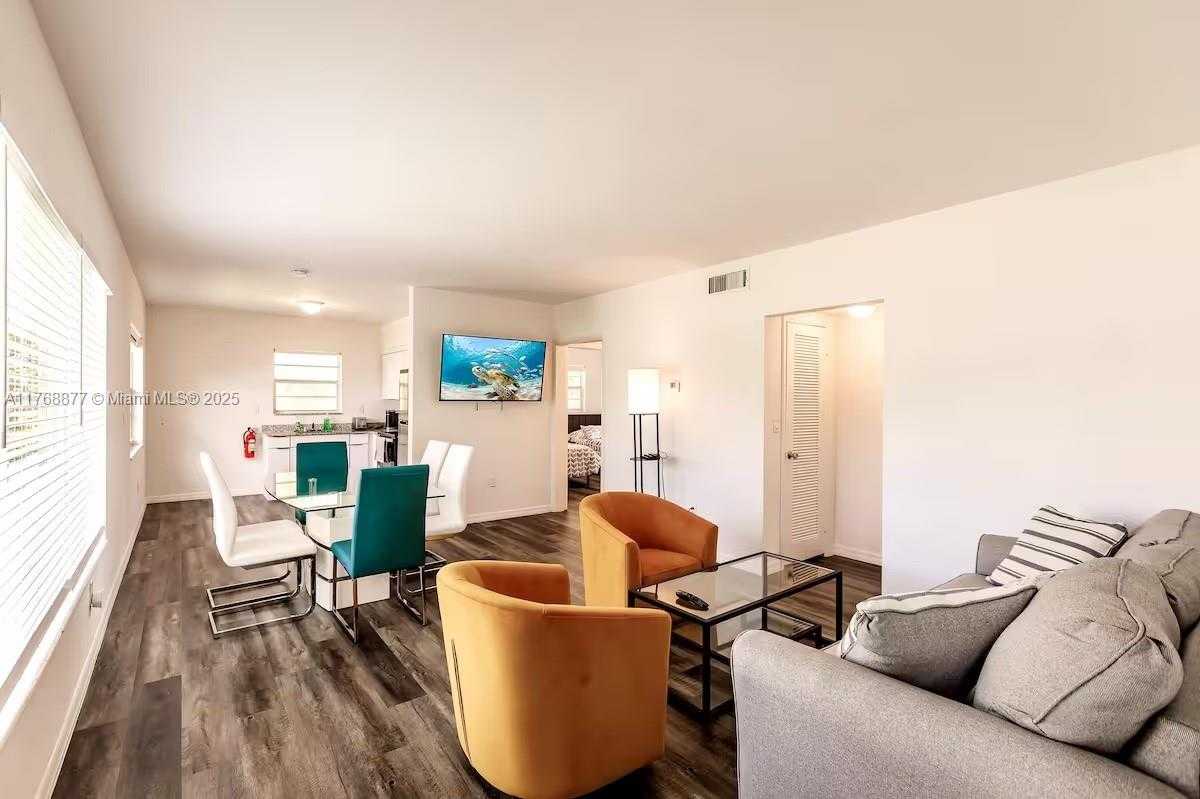 Small Image of 18825 ATLANTIC BLVD, Sunny Isles Beach Number 8