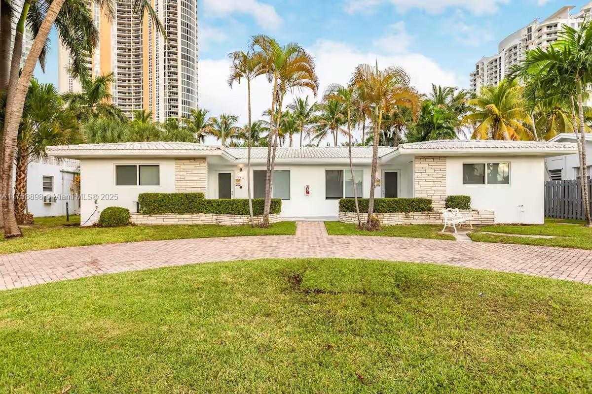 Small Image of 18815 ATLANTIC BLVD, Sunny Isles Beach Number 5