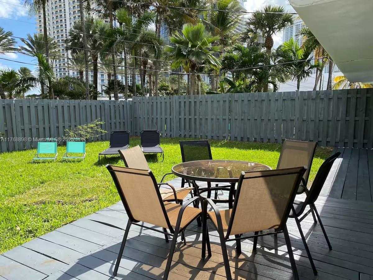 Small Image of 18815 ATLANTIC BLVD, Sunny Isles Beach Number 7