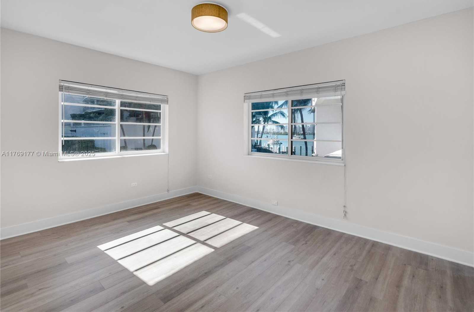 Small Image of 1471 LINCOLN TER, Miami Beach Number 10