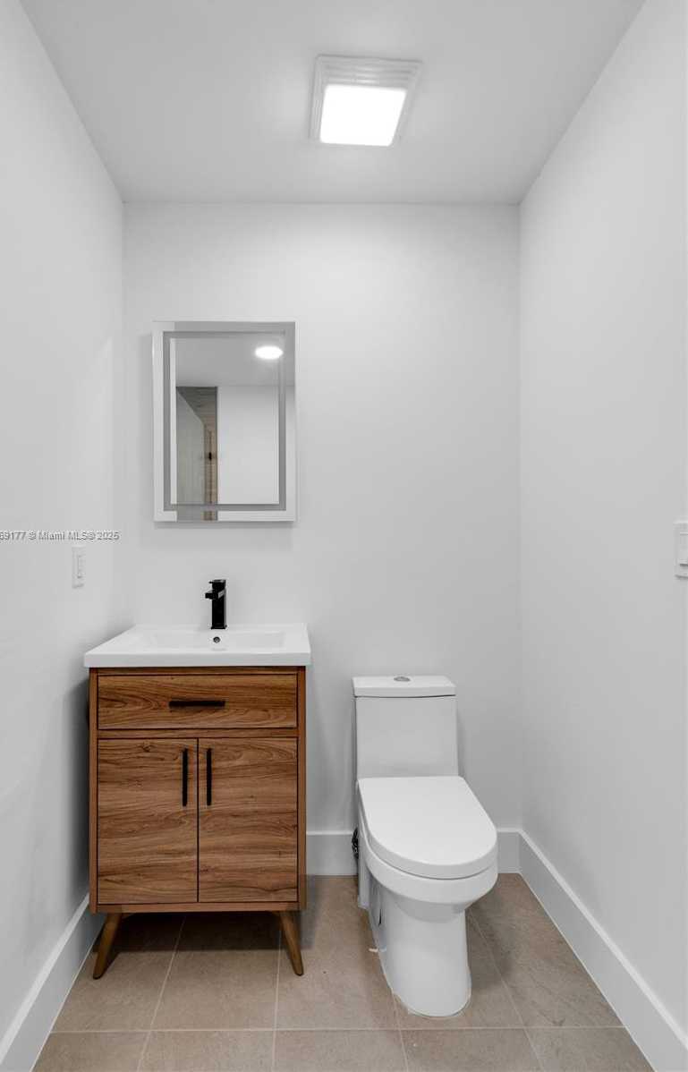 Small Image of 1471 LINCOLN TER, Miami Beach Number 13