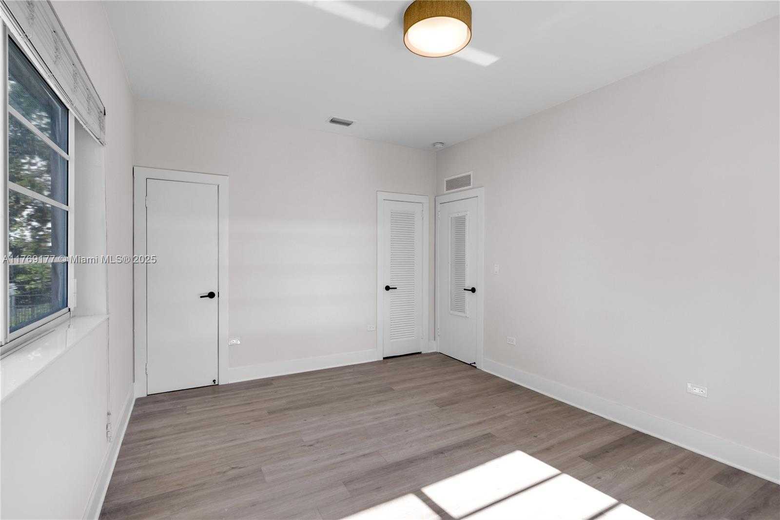 Small Image of 1471 LINCOLN TER, Miami Beach Number 14