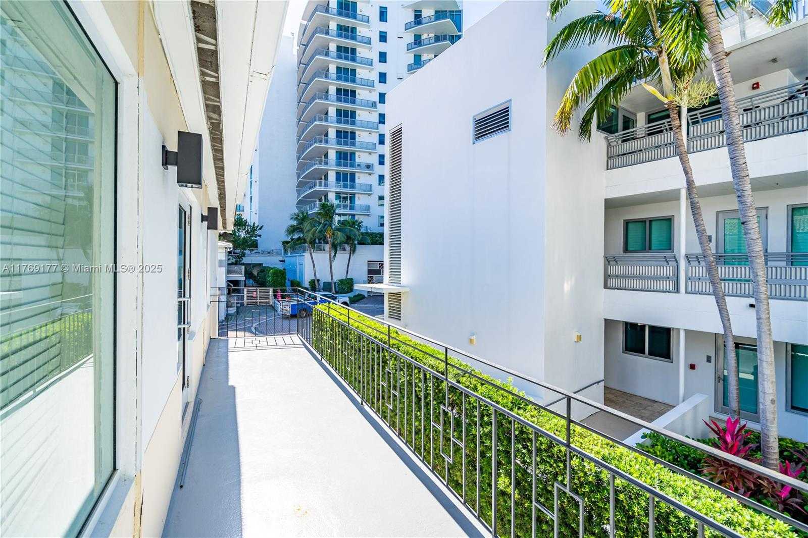 Small Image of 1471 LINCOLN TER, Miami Beach Number 18
