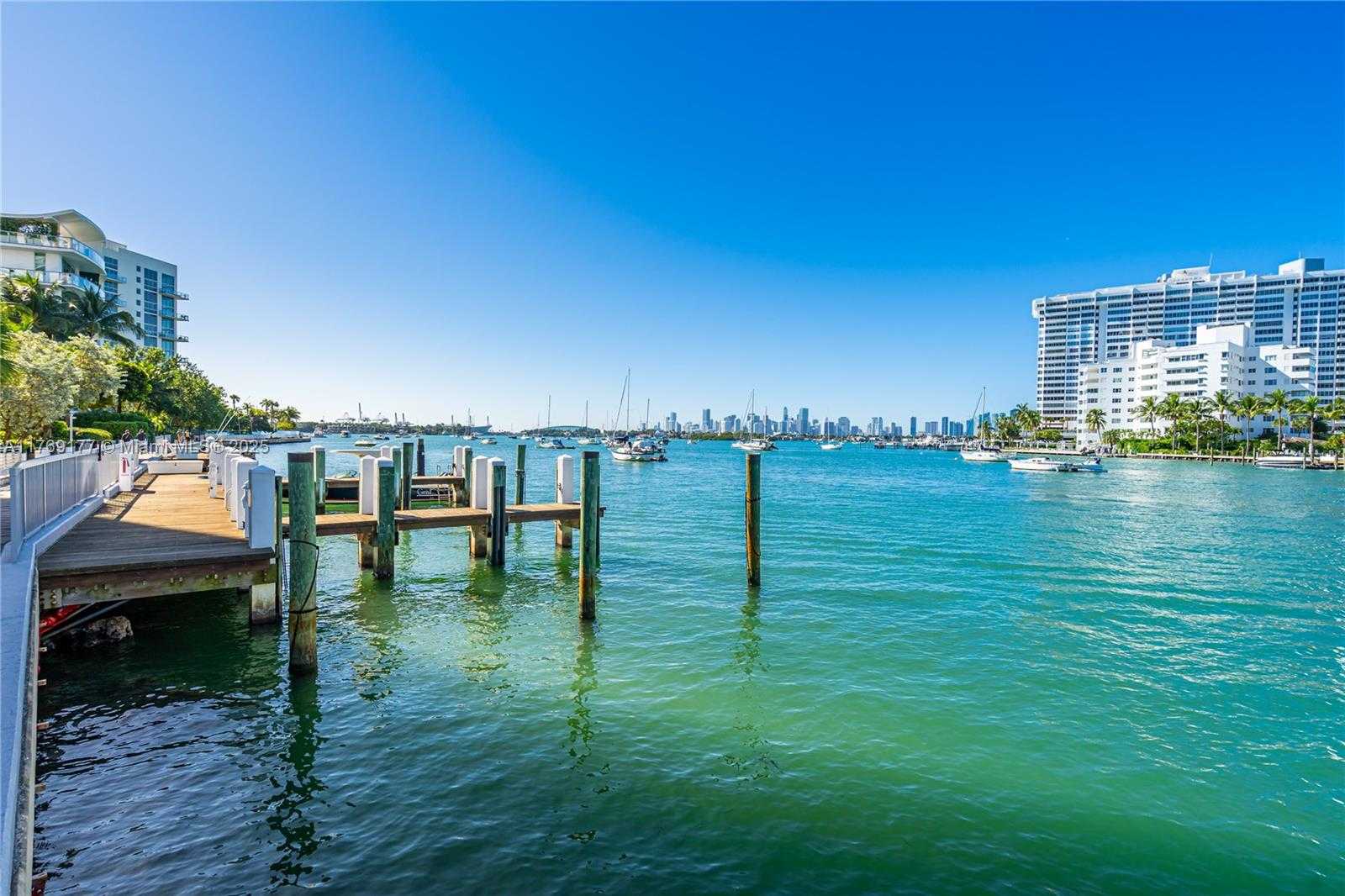Small Image of 1471 LINCOLN TER, Miami Beach Number 20