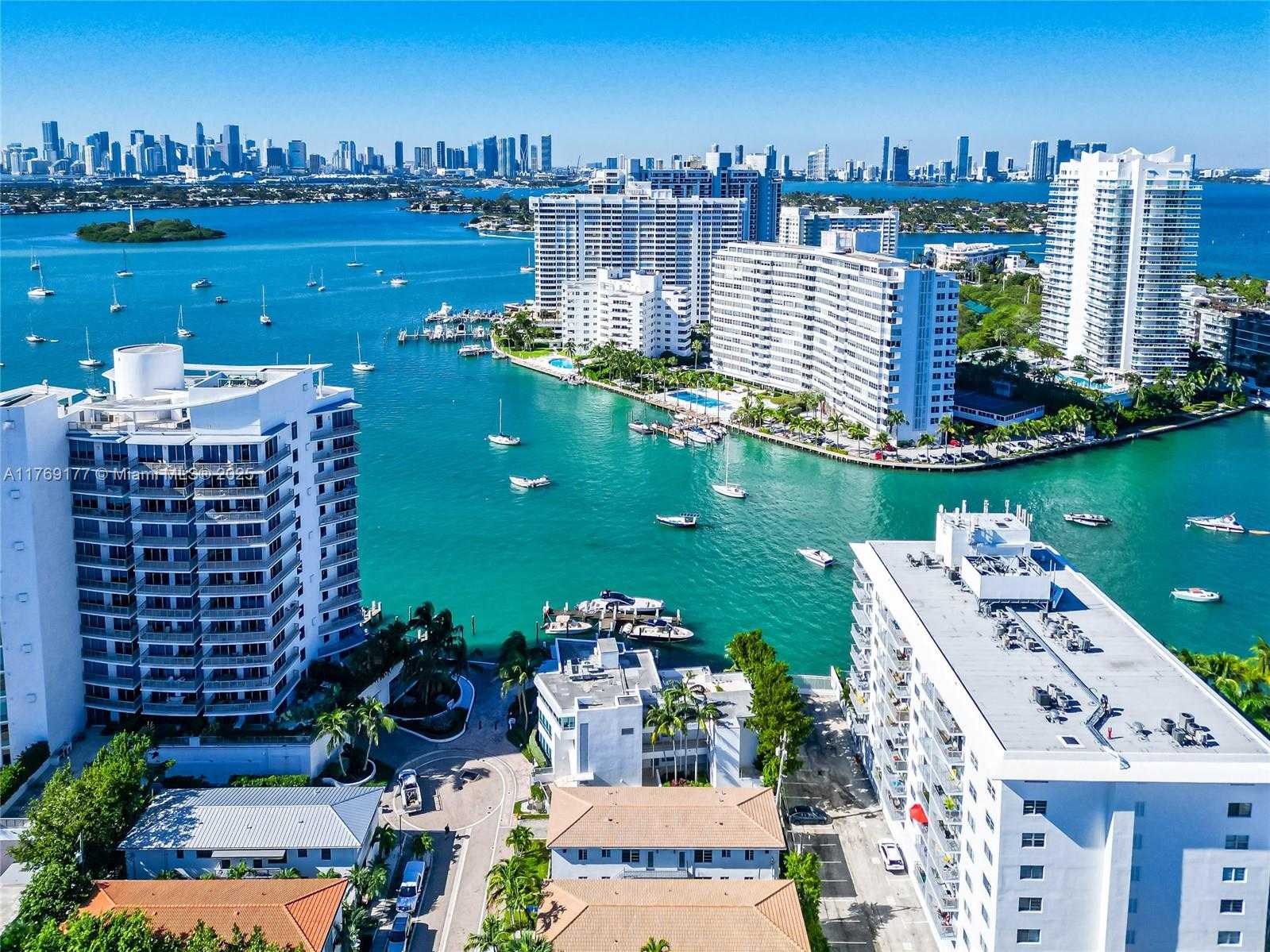 Small Image of 1471 LINCOLN TER, Miami Beach Number 24