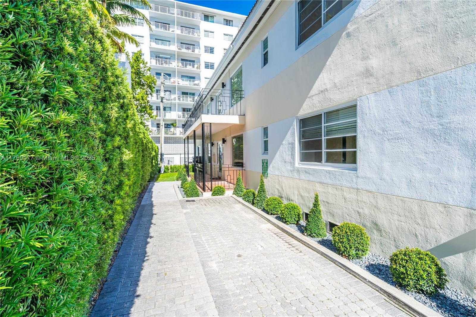 Small Image of 1471 LINCOLN TER, Miami Beach Number 3