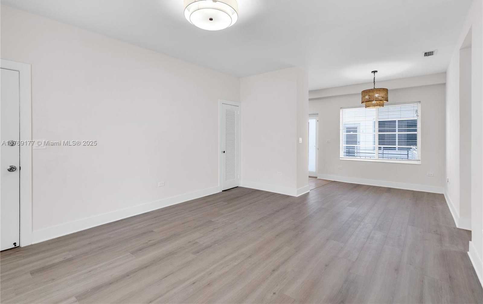 Small Image of 1471 LINCOLN TER, Miami Beach Number 6