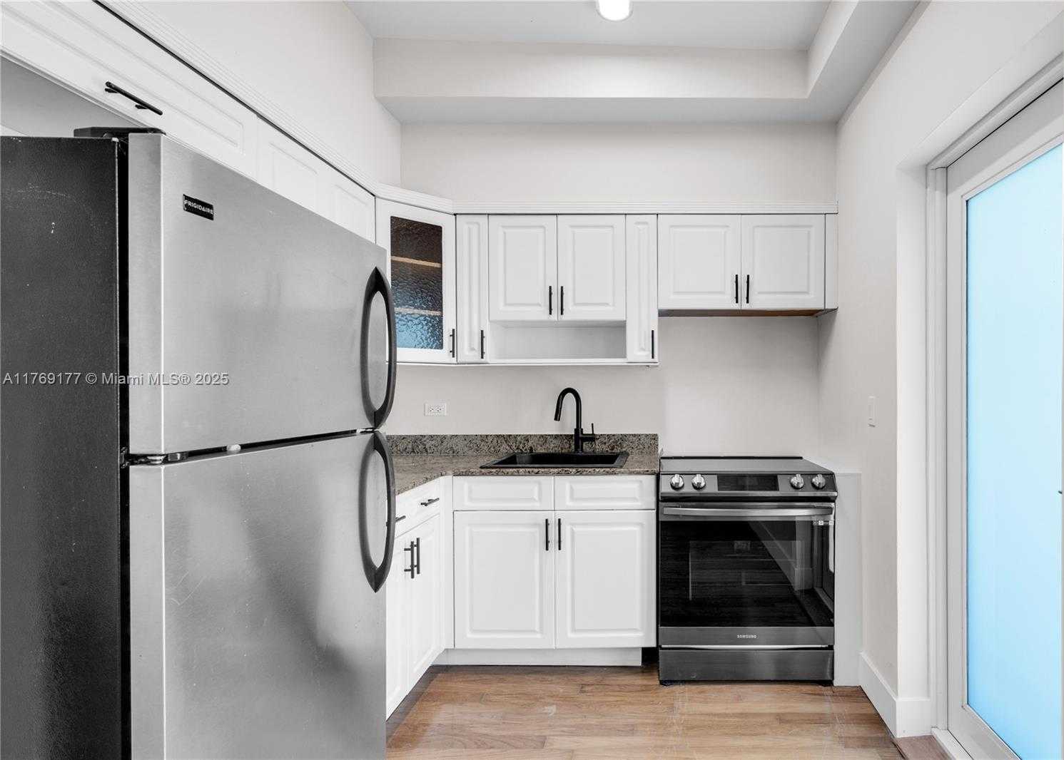 Small Image of 1471 LINCOLN TER, Miami Beach Number 8