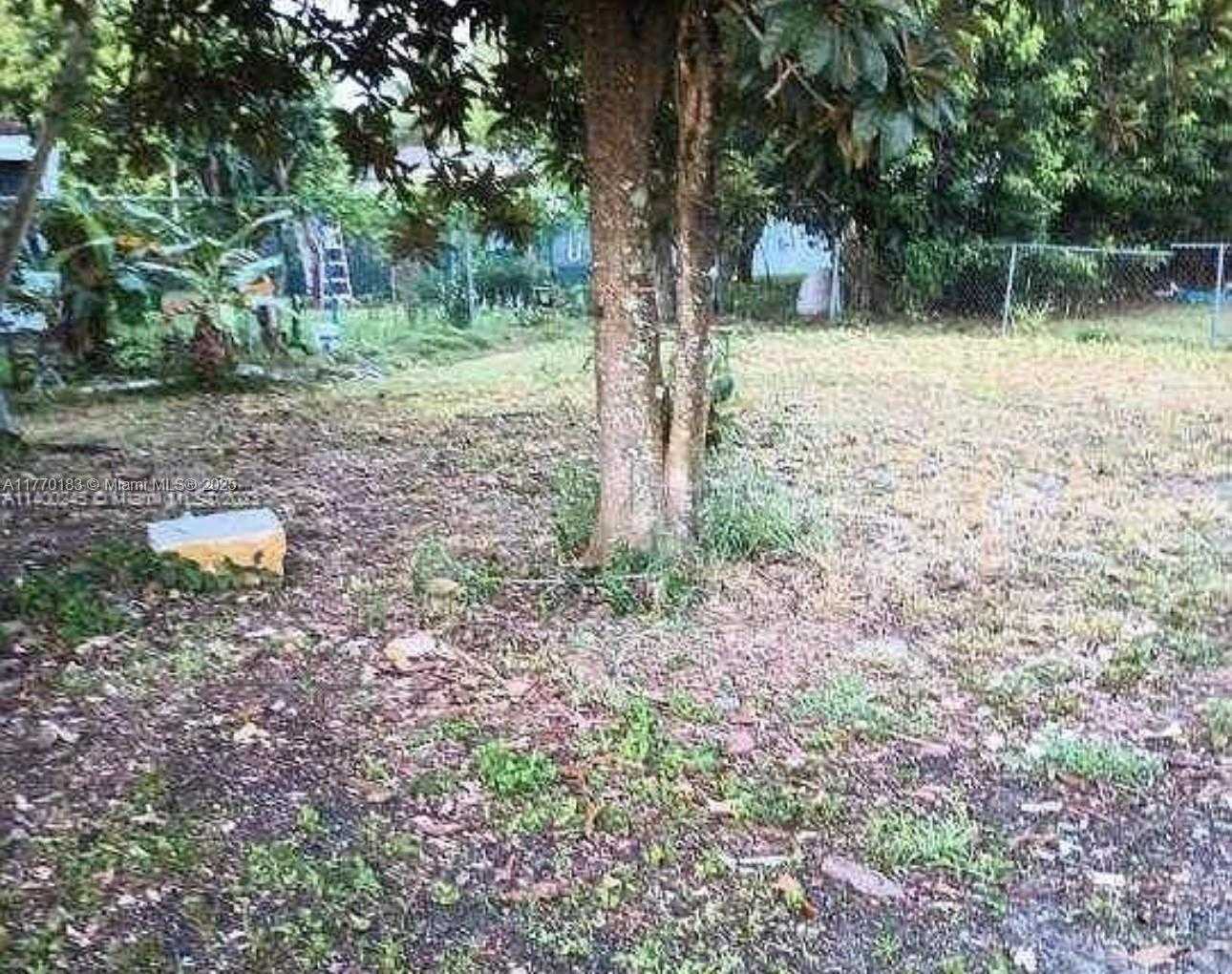 Small Image of 10540 SOUTH WEST 172ND ST #2, Miami Number 7