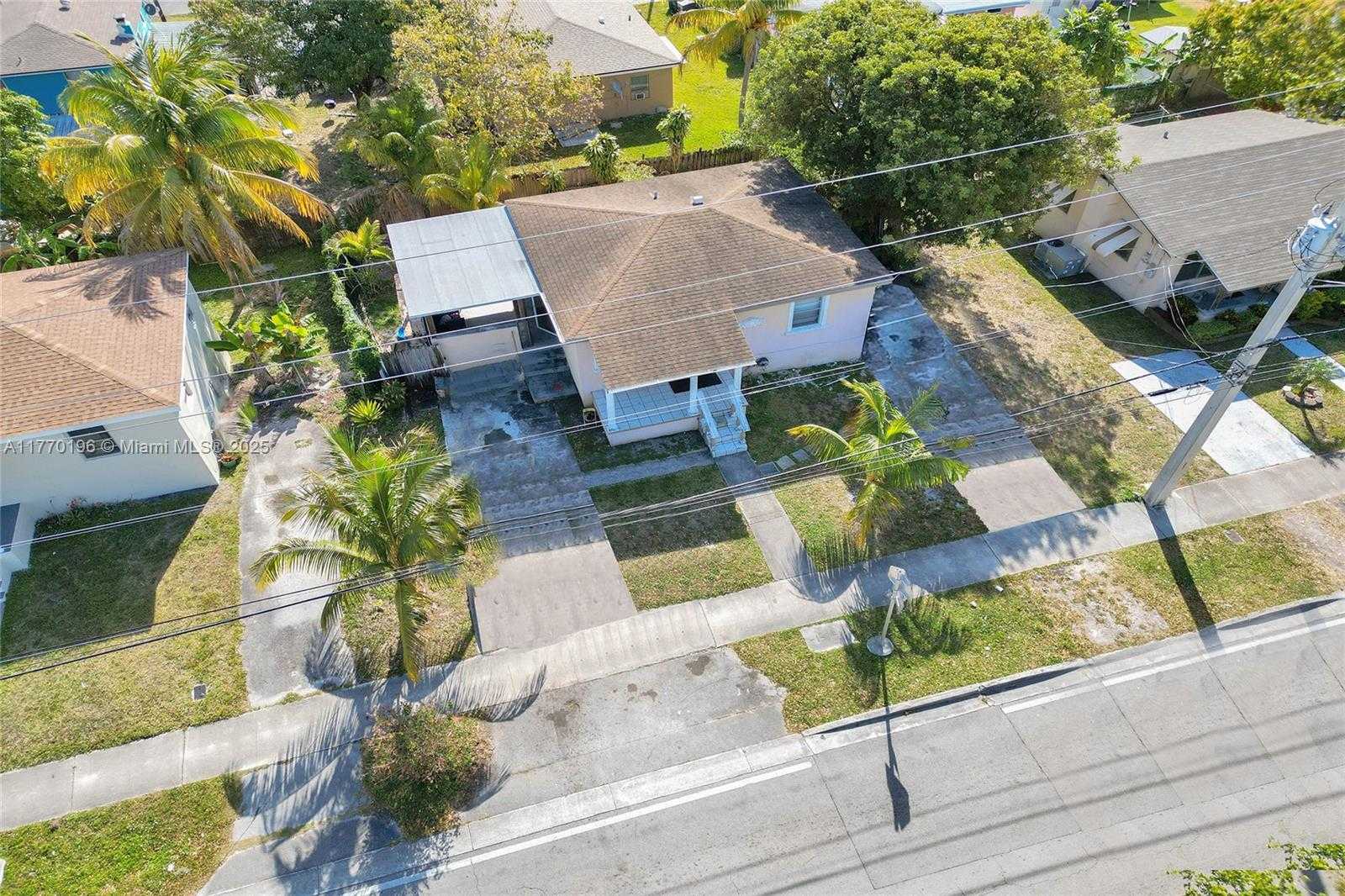 Small Image of 731 SOUTH WEST 8TH AVE, Hallandale Beach Number 2