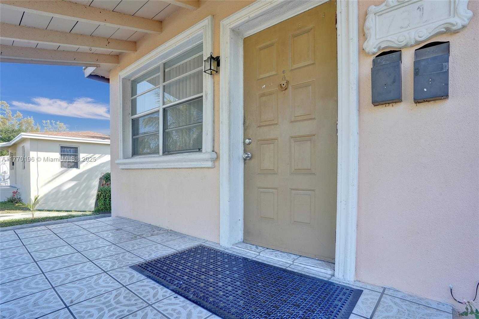 Small Image of 731 SOUTH WEST 8TH AVE, Hallandale Beach Number 4