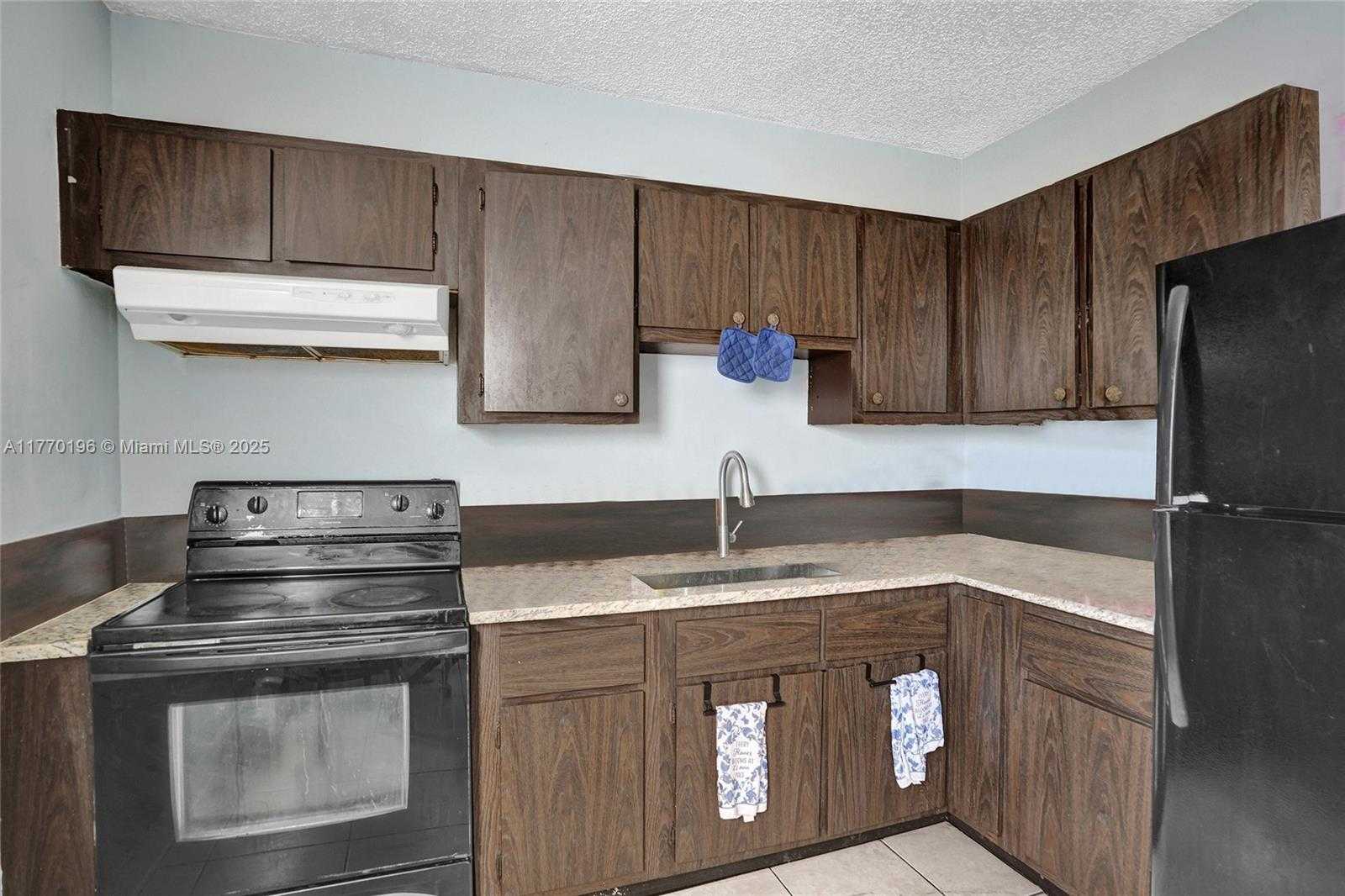 Small Image of 731 SOUTH WEST 8TH AVE, Hallandale Beach Number 5