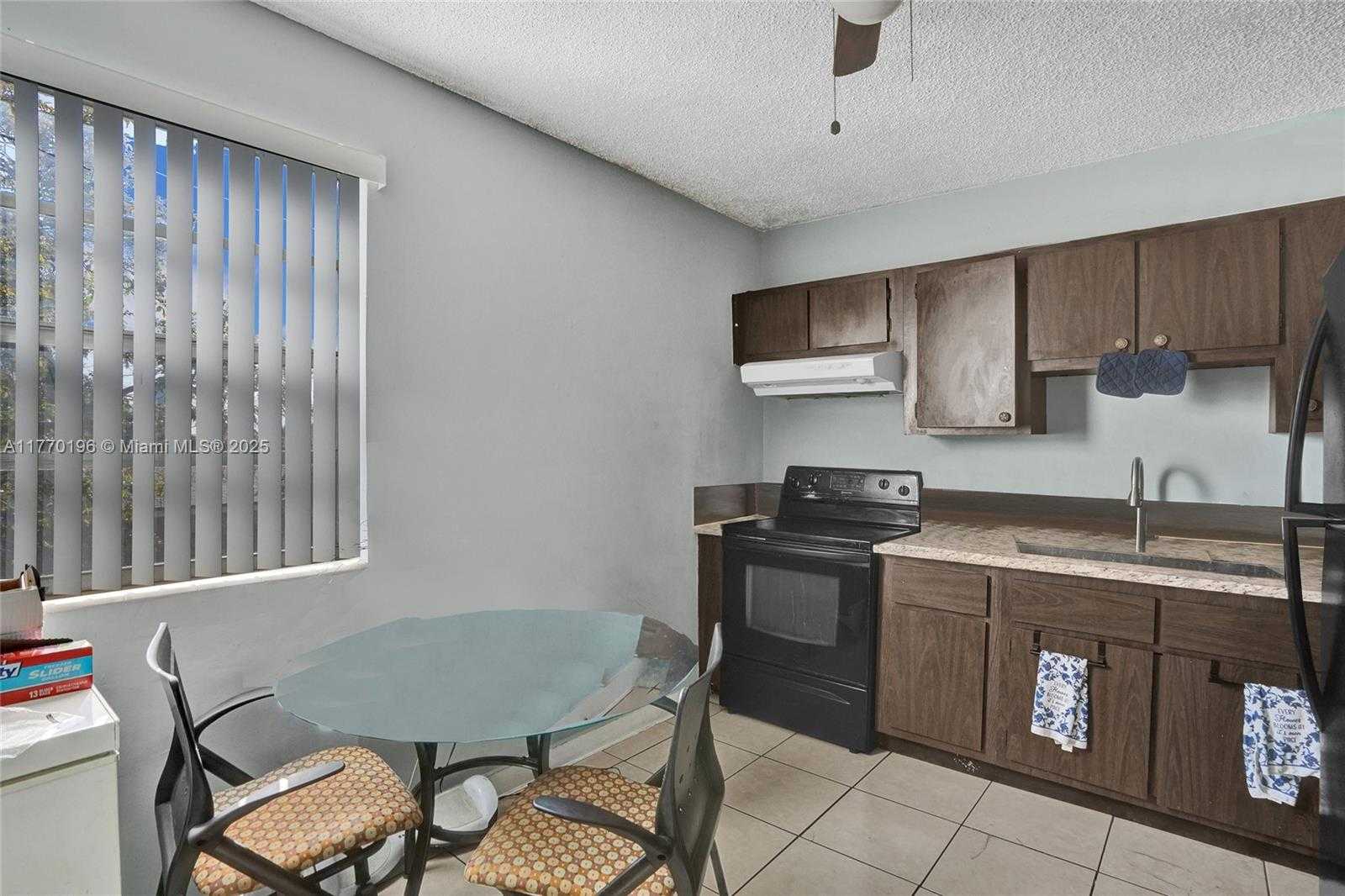 Small Image of 731 SOUTH WEST 8TH AVE, Hallandale Beach Number 6