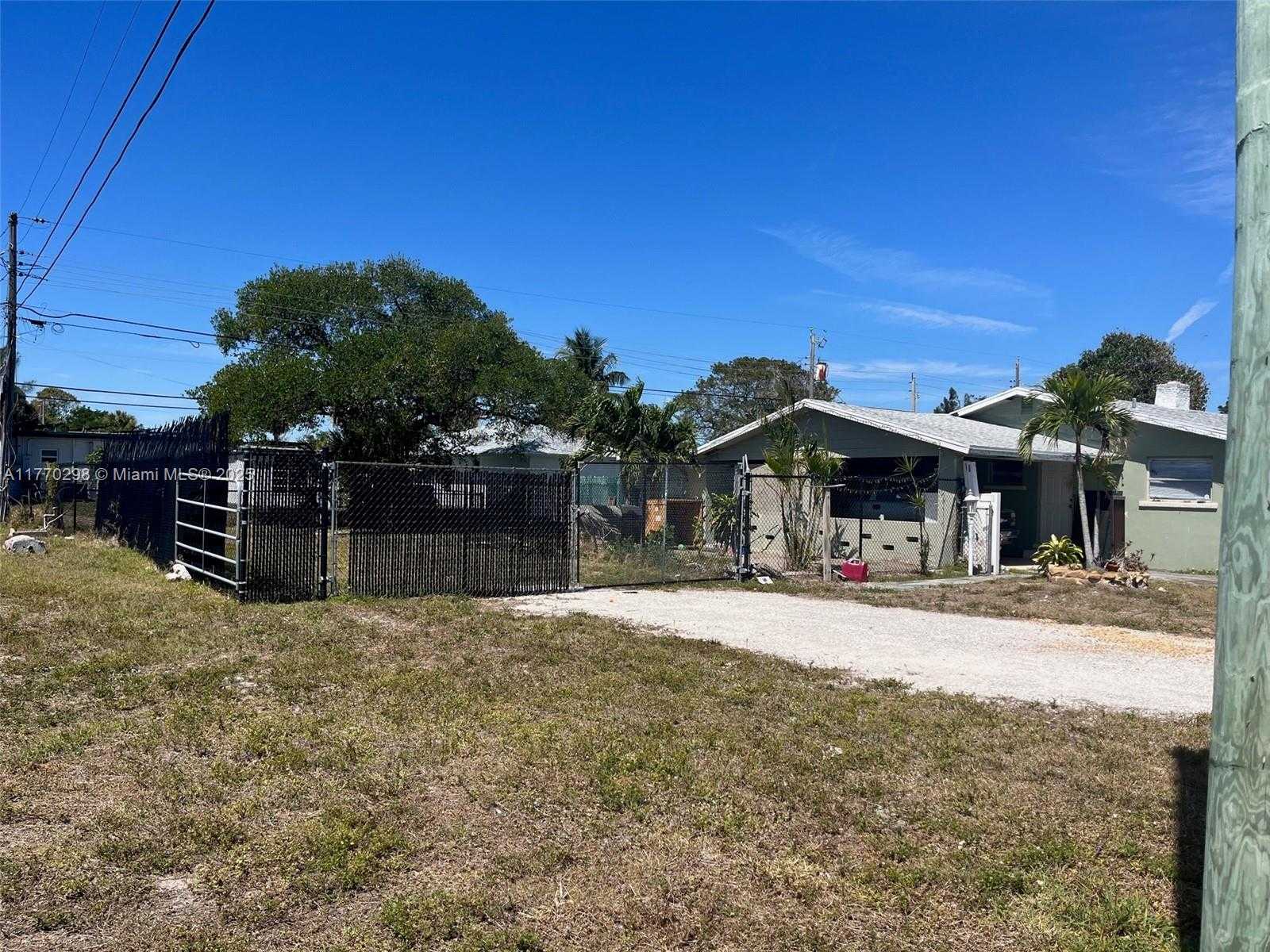 Small Image of 977 MINER RD, Lake Worth Number 3