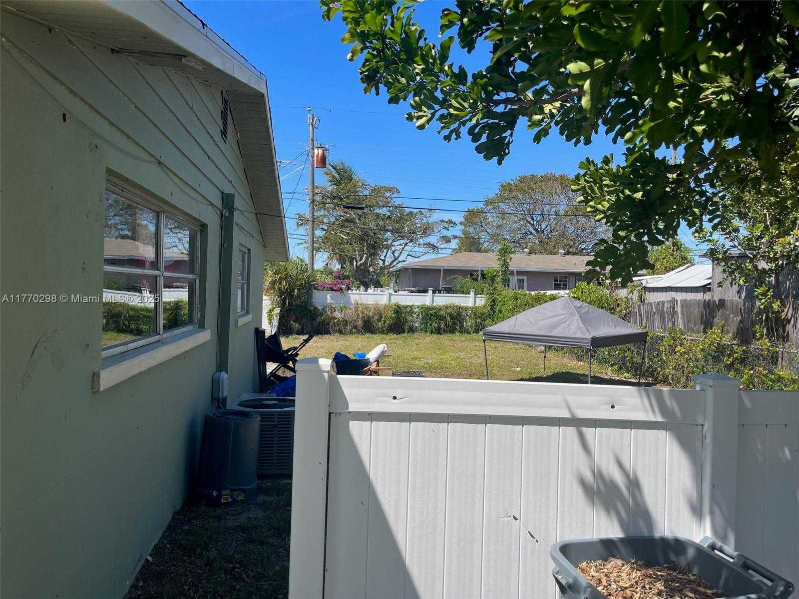 Small Image of 977 MINER RD, Lake Worth Number 6