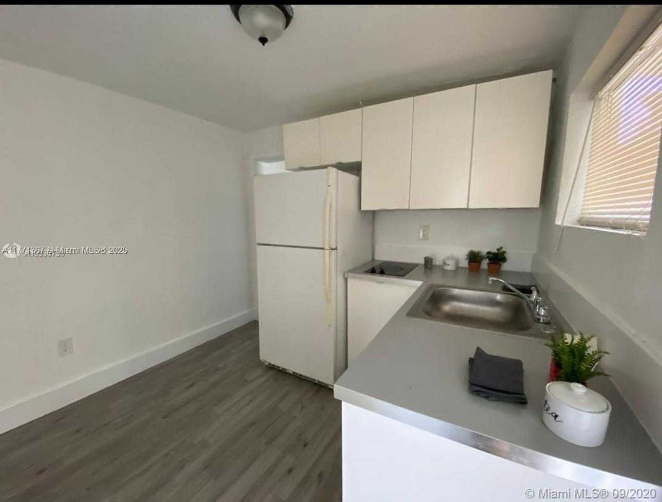 Small Image of 1730 SOUTH WEST 72ND CT, Miami Number 19