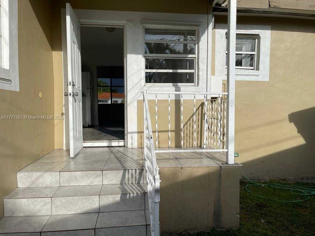 Small Image of 1730 SOUTH WEST 72ND CT, Miami Number 3