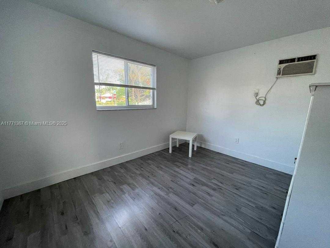 Small Image of 1730 SOUTH WEST 72ND CT, Miami Number 7