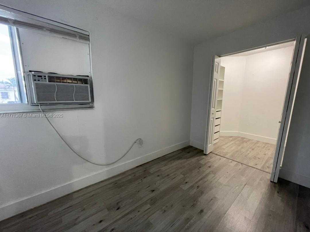 Small Image of 1730 SOUTH WEST 72ND CT, Miami Number 8