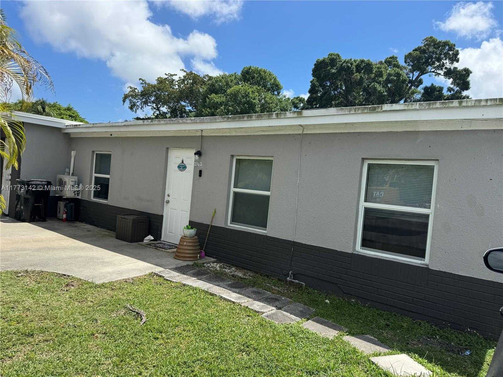 Small Image of 2960 SOUTH WEST 17TH ST #5, Fort Lauderdale Number 2