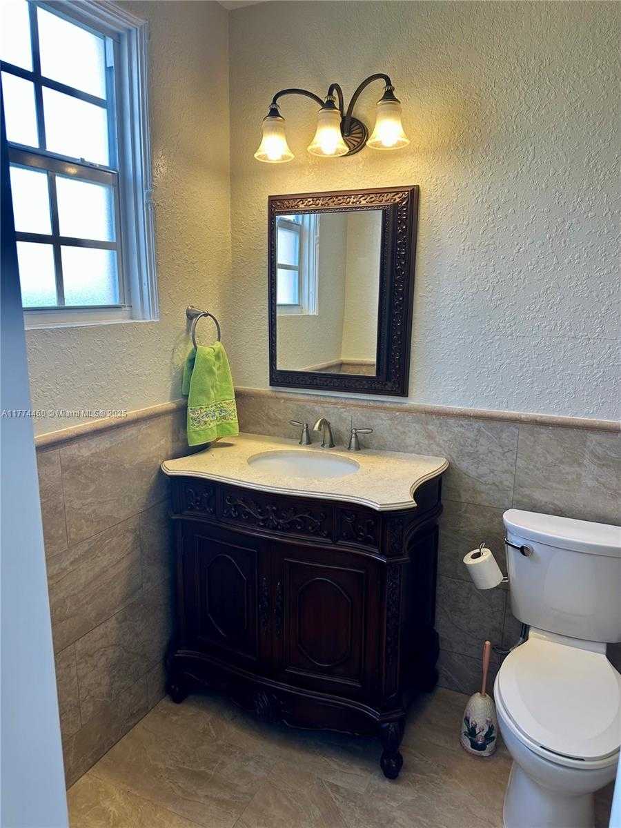 Small Image of 870 NORTH WEST 14TH CT #2, Miami Number 38
