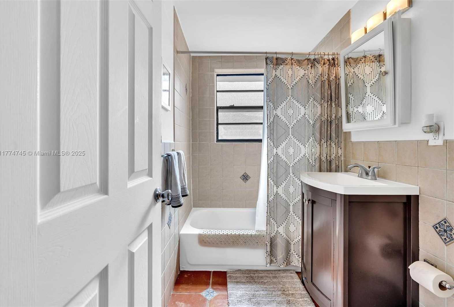 Small Image of 836 WEST 40TH ST, Miami Beach Number 13