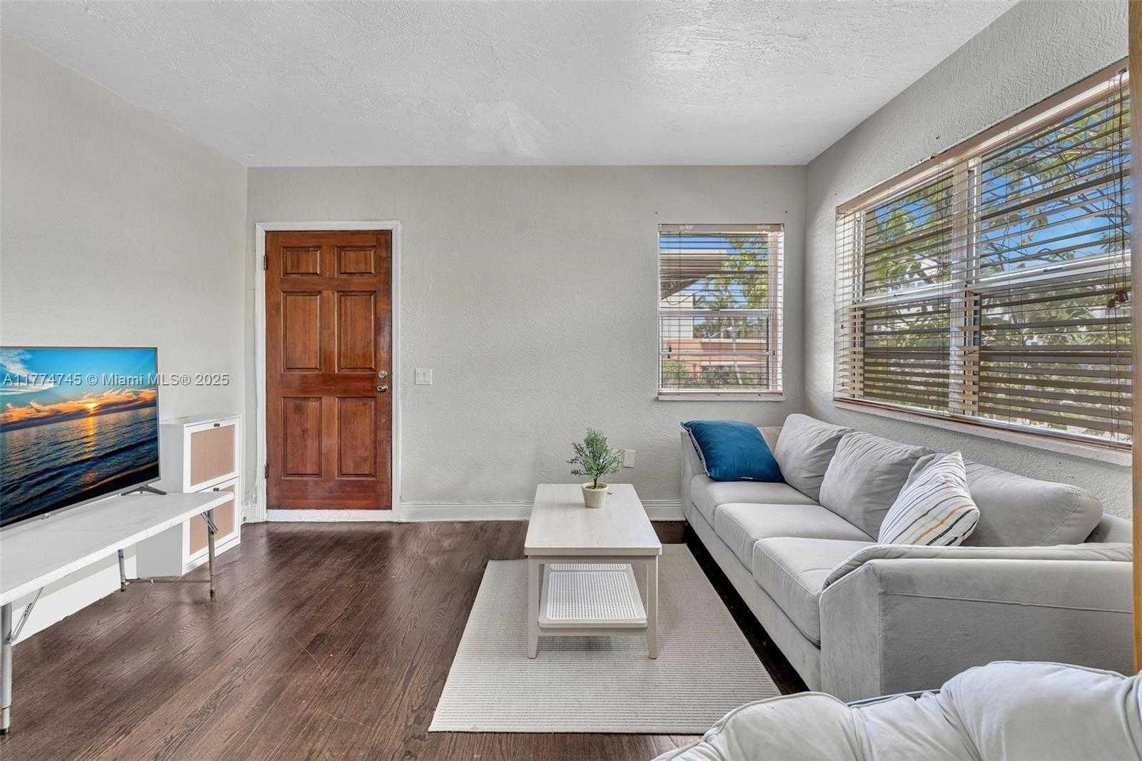 Small Image of 836 WEST 40TH ST, Miami Beach Number 21
