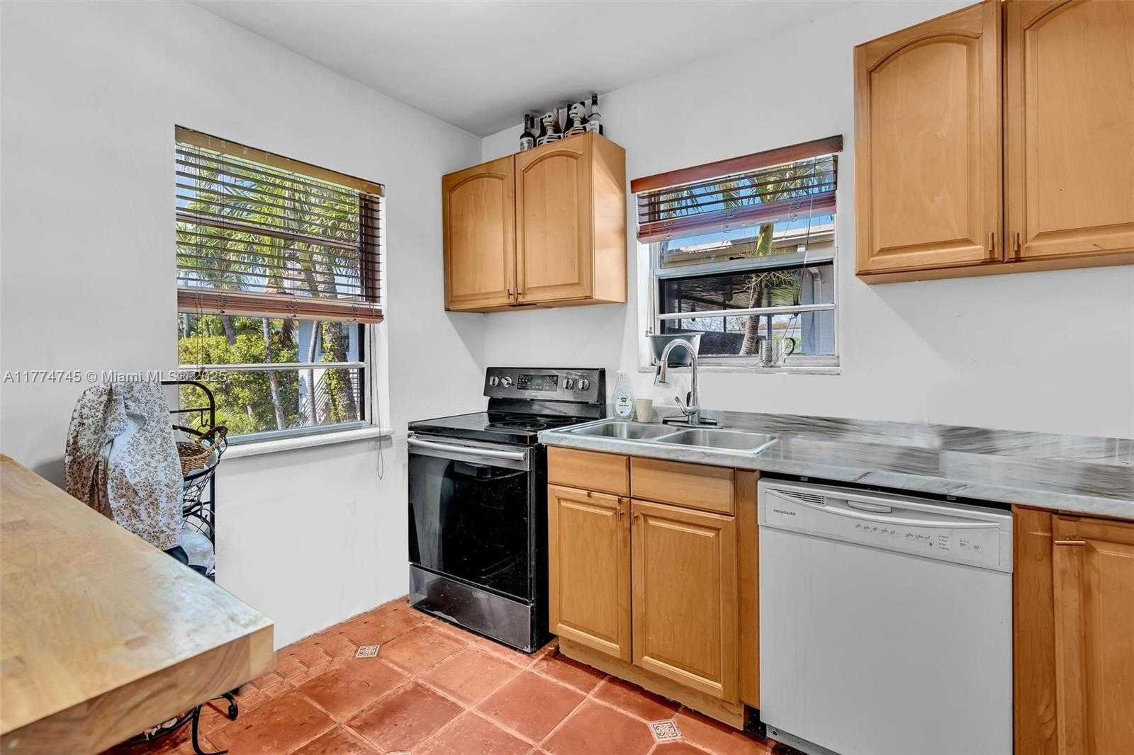 Small Image of 836 WEST 40TH ST, Miami Beach Number 27