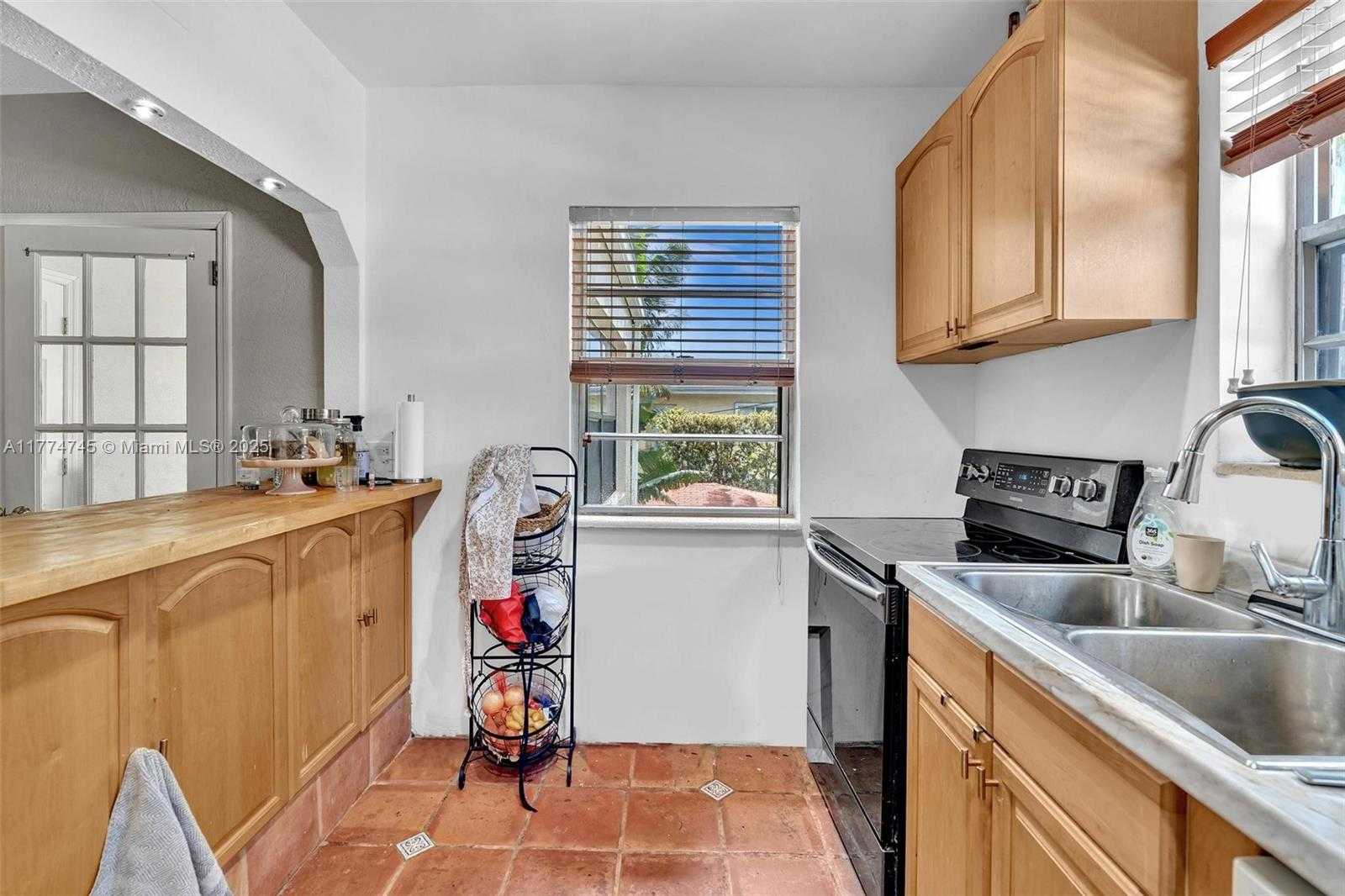 Small Image of 836 WEST 40TH ST, Miami Beach Number 28