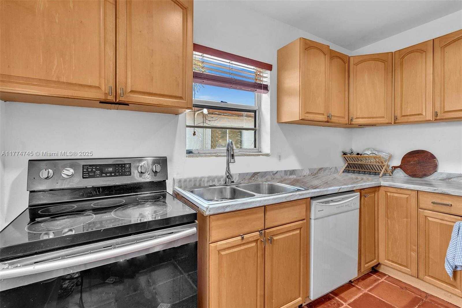 Small Image of 836 WEST 40TH ST, Miami Beach Number 29
