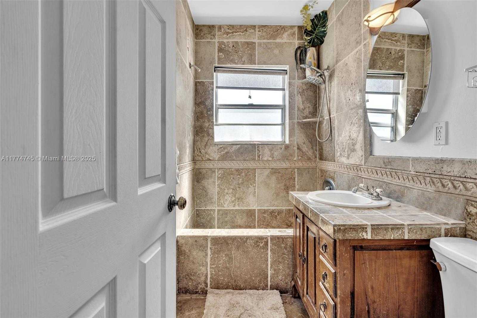 Small Image of 836 WEST 40TH ST, Miami Beach Number 31