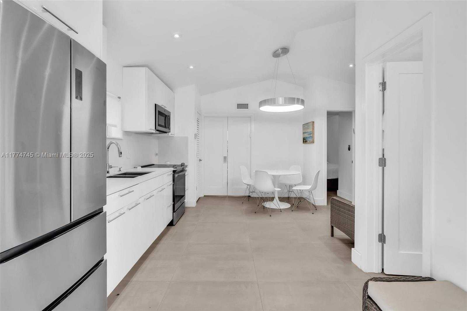 Small Image of 836 WEST 40TH ST, Miami Beach Number 33