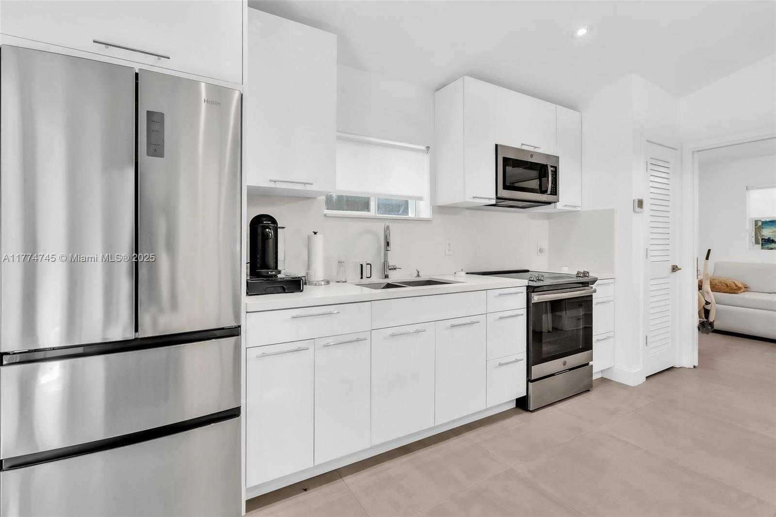 Small Image of 836 WEST 40TH ST, Miami Beach Number 34