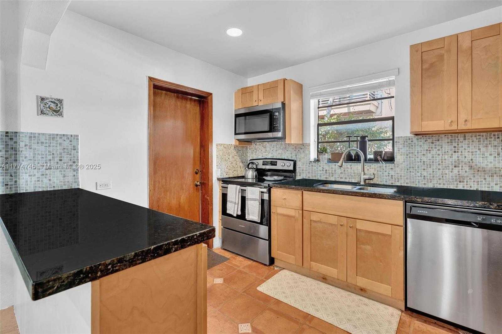 Small Image of 836 WEST 40TH ST, Miami Beach Number 6
