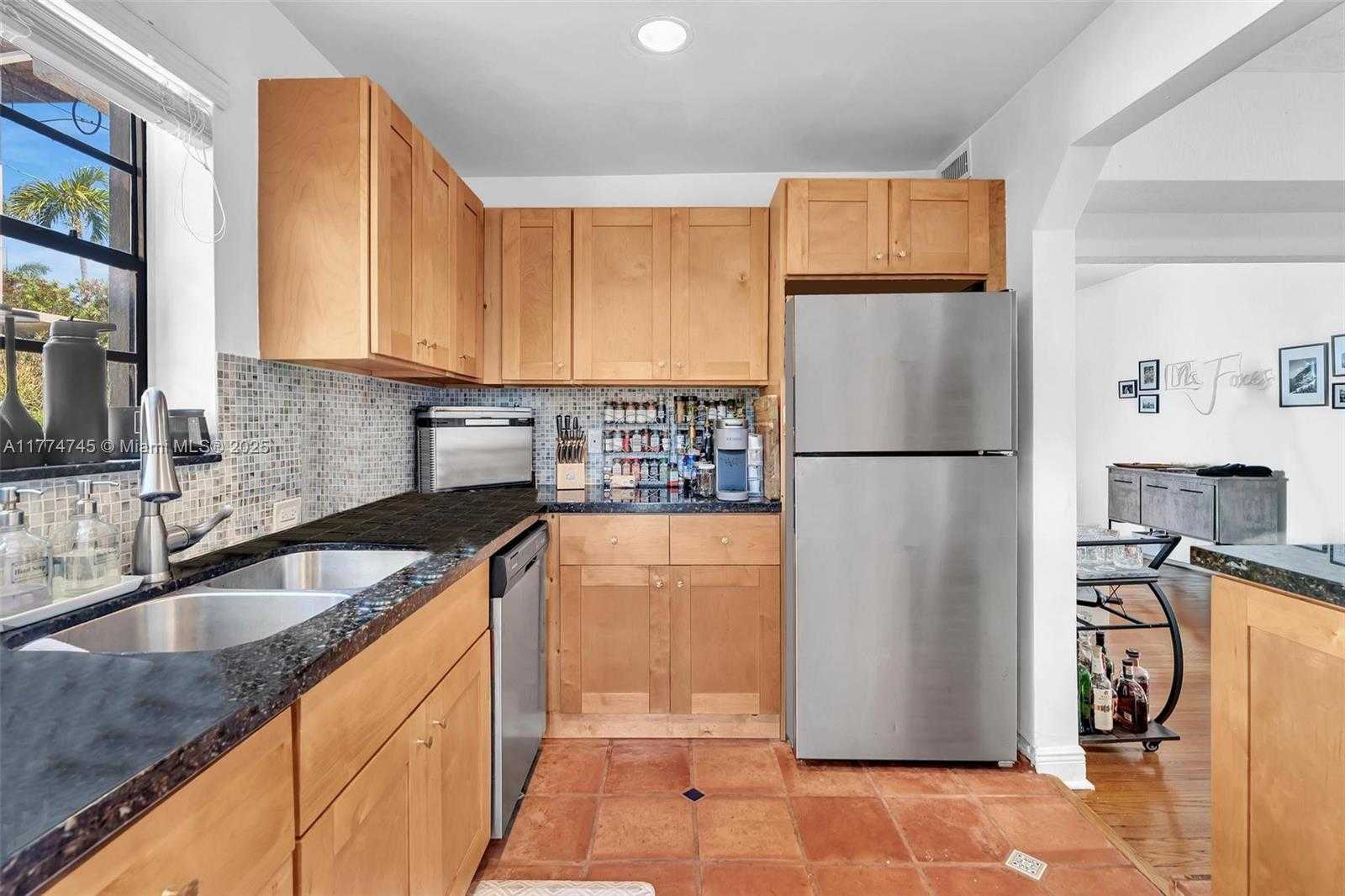 Small Image of 836 WEST 40TH ST, Miami Beach Number 8