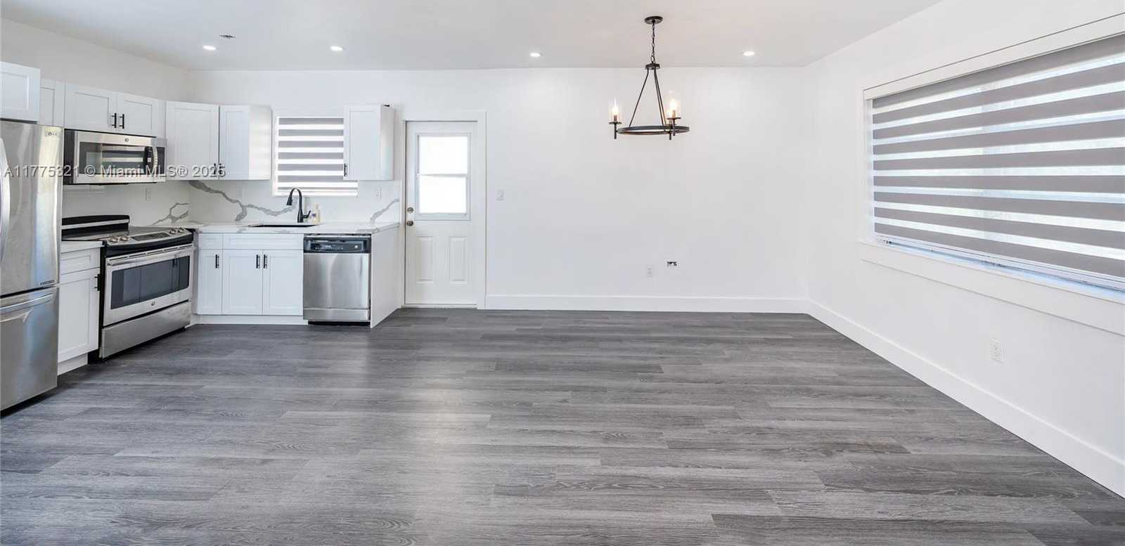 Small Image of 1704 SOUTH LE JEUNE RD #2, Coral Gables Number 10