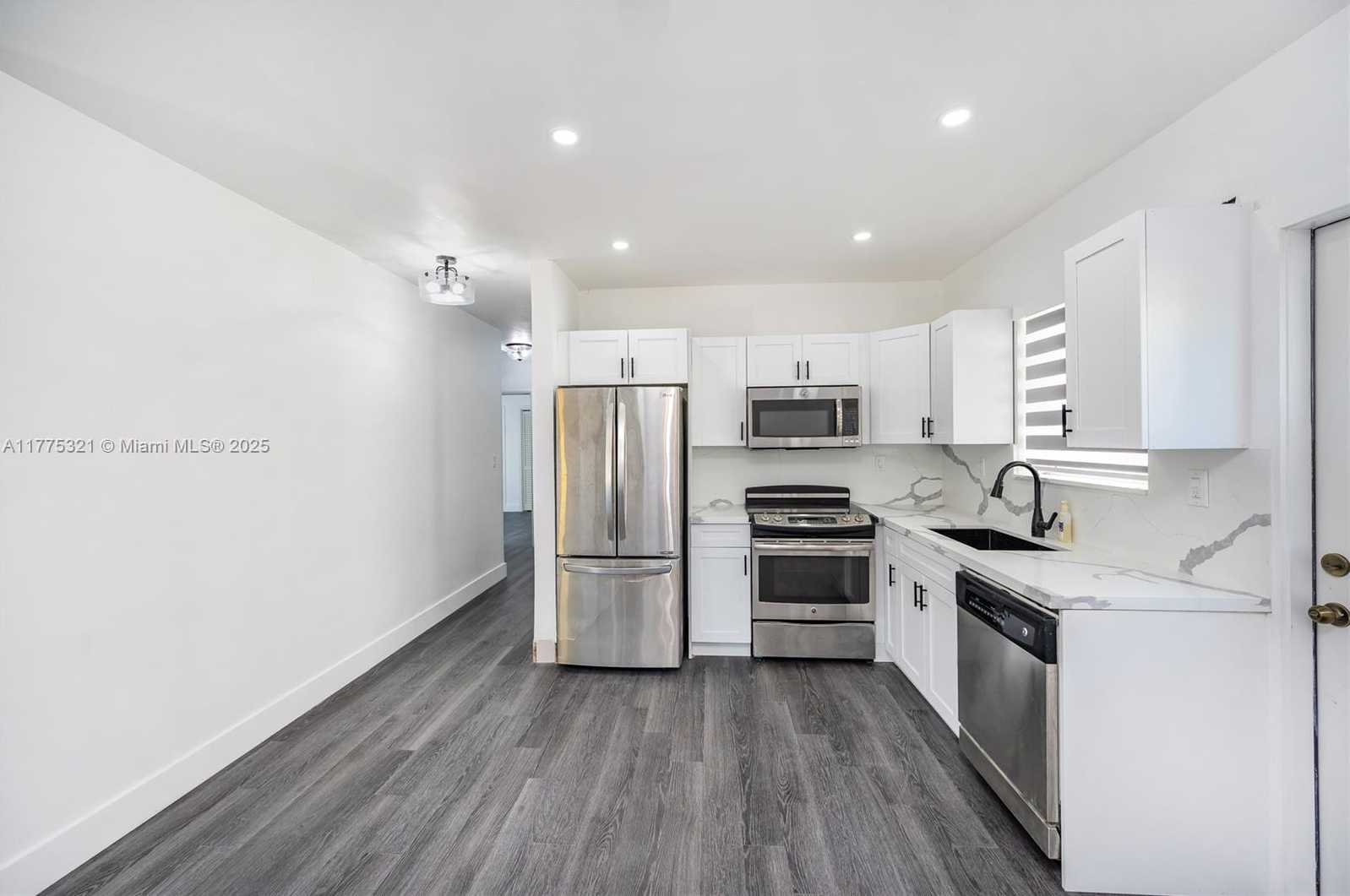 Small Image of 1704 SOUTH LE JEUNE RD #2, Coral Gables Number 13
