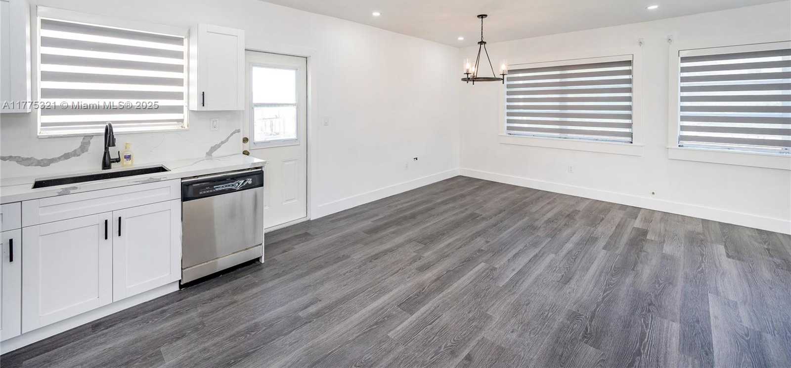 Small Image of 1704 SOUTH LE JEUNE RD #2, Coral Gables Number 15