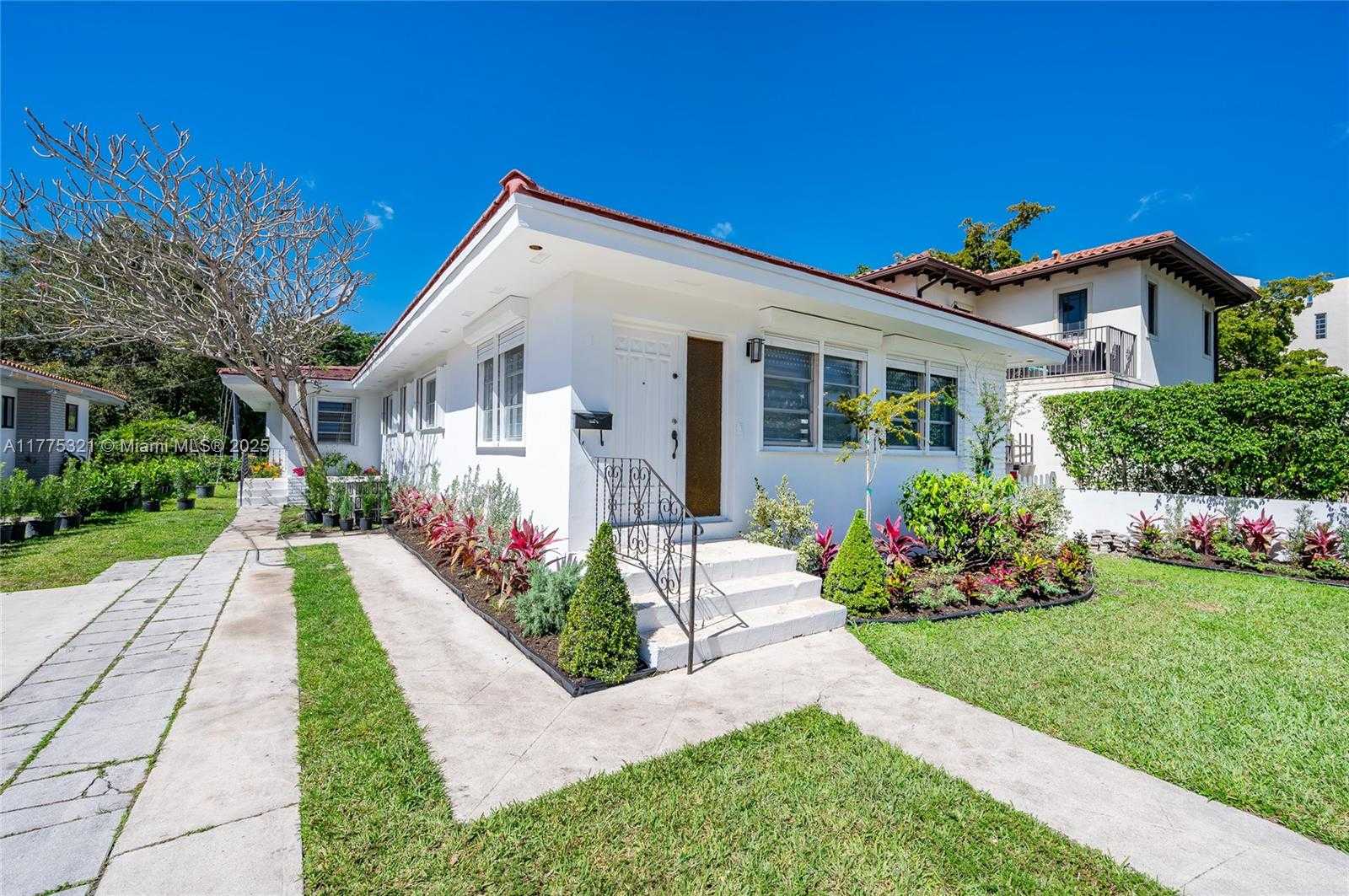 Small Image of 1704 SOUTH LE JEUNE RD #2, Coral Gables Number 4