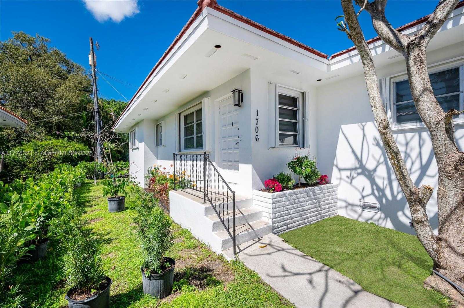 Small Image of 1704 SOUTH LE JEUNE RD #2, Coral Gables Number 5