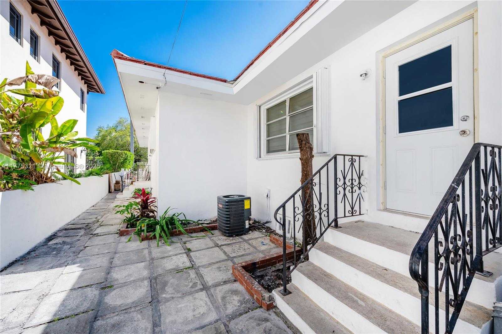 Small Image of 1704 SOUTH LE JEUNE RD #2, Coral Gables Number 6