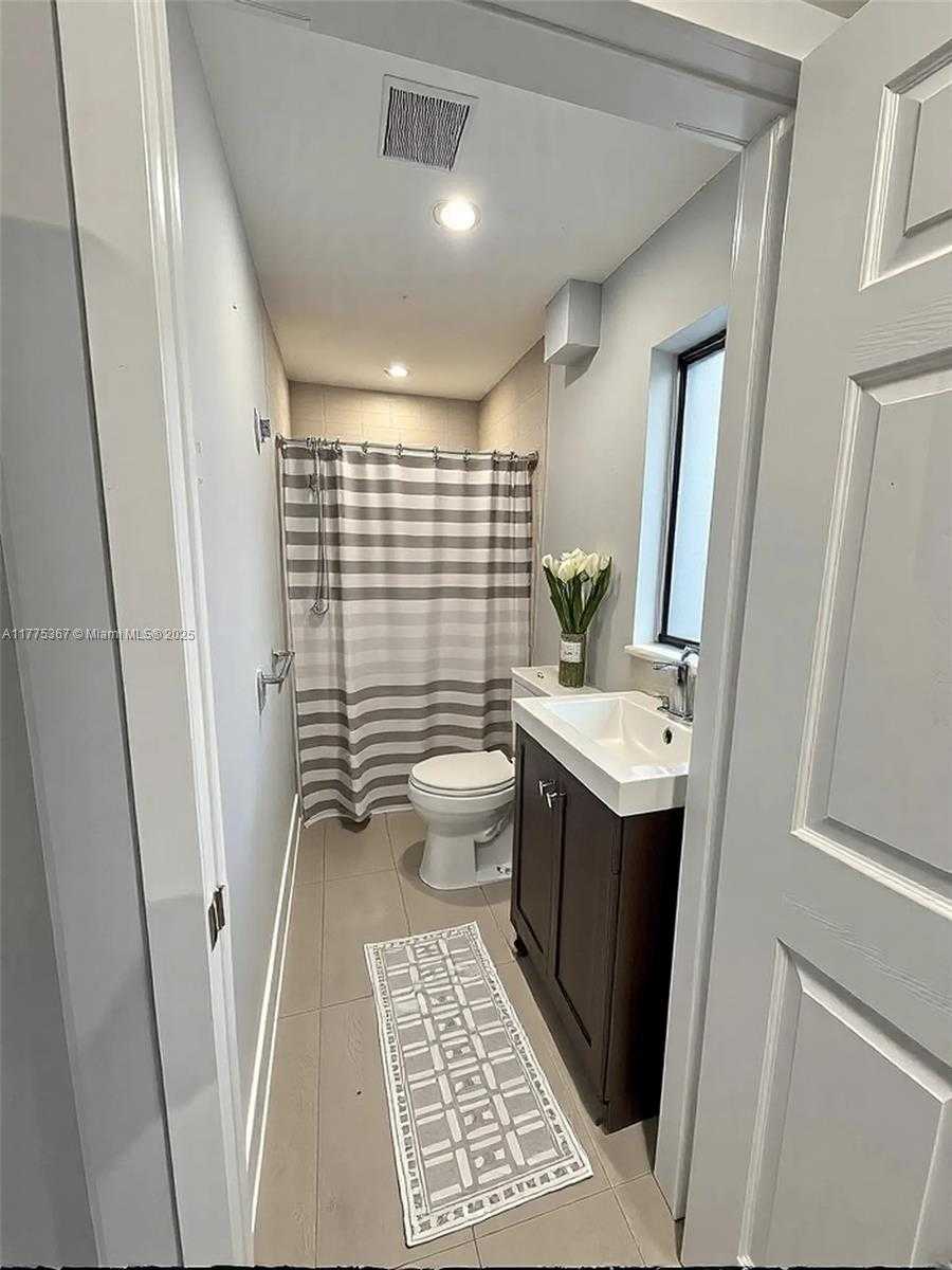 Small Image of 781 NORTH WEST 108TH ST, Miami Number 12