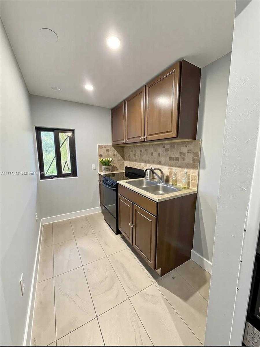 Small Image of 781 NORTH WEST 108TH ST, Miami Number 13