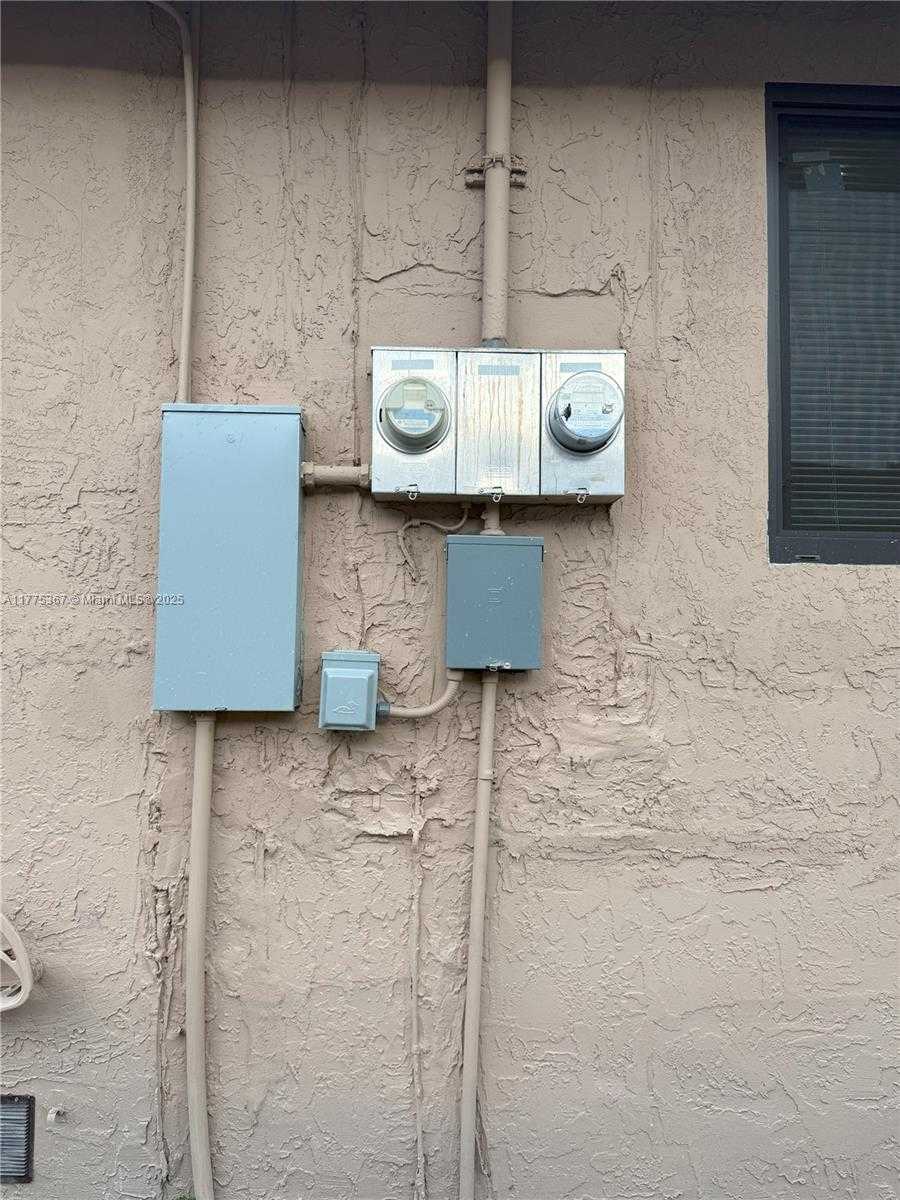 Small Image of 781 NORTH WEST 108TH ST, Miami Number 15