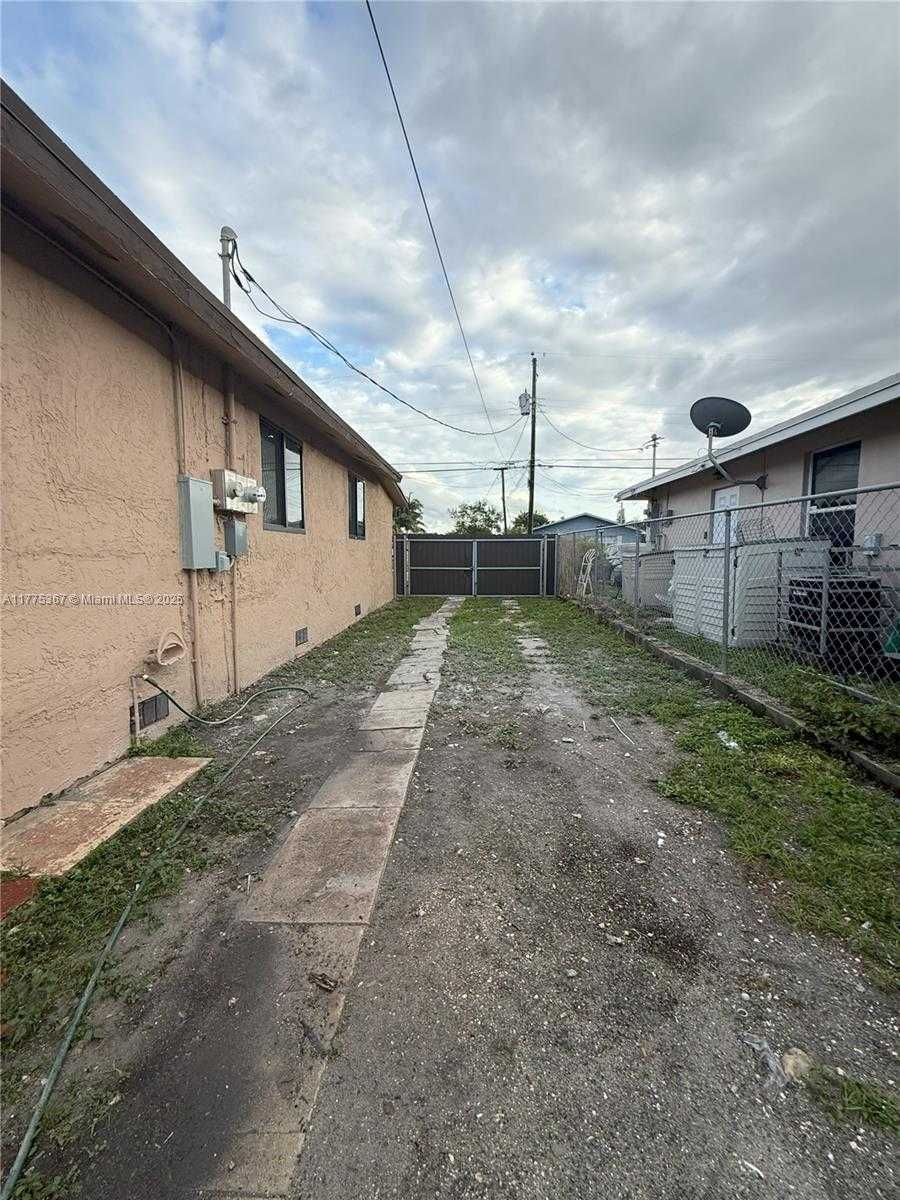 Small Image of 781 NORTH WEST 108TH ST, Miami Number 16