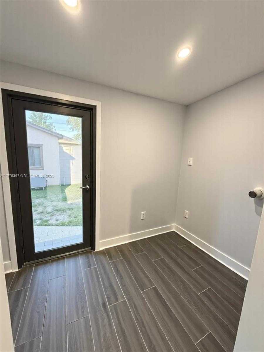 Small Image of 781 NORTH WEST 108TH ST, Miami Number 8
