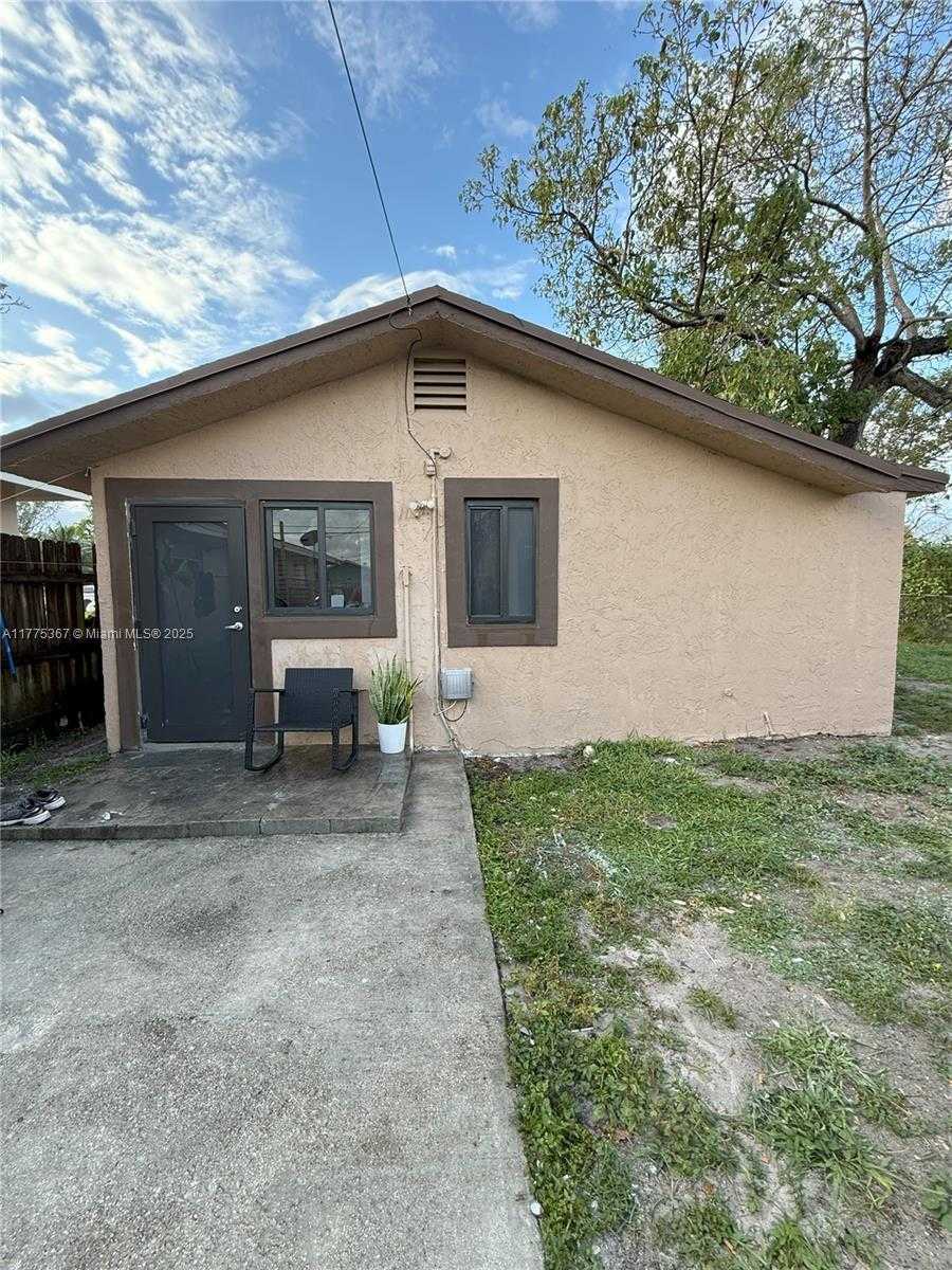 Small Image of 781 NORTH WEST 108TH ST, Miami Number 9