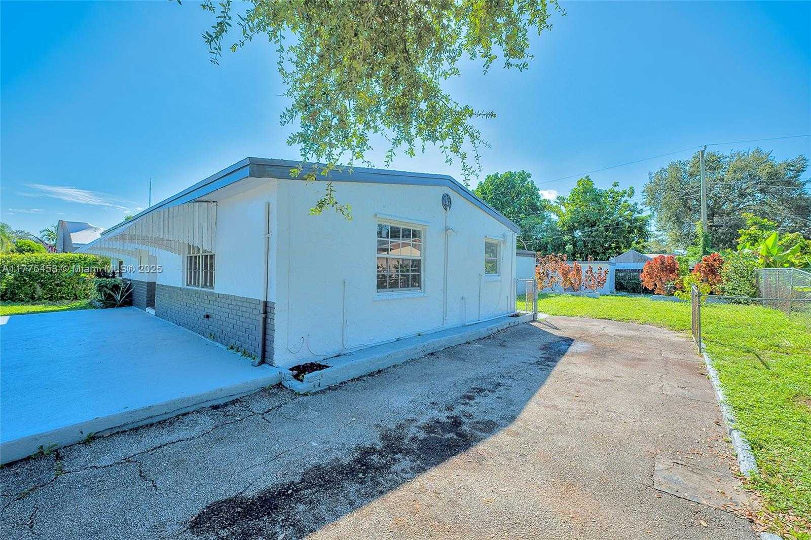 Small Image of 6130 SOUTH WEST 32ND ST, Miramar Number 17