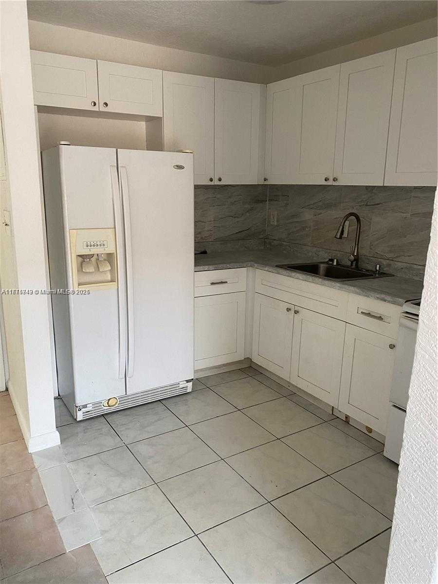 Small Image of 3020 NORTH WEST 2ND ST, Pompano Beach Number 2