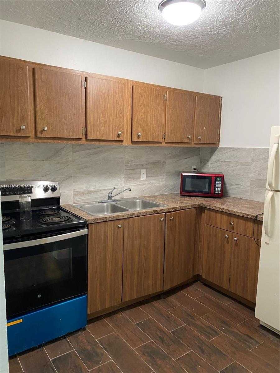 Small Image of 3020 NORTH WEST 2ND ST, Pompano Beach Number 4